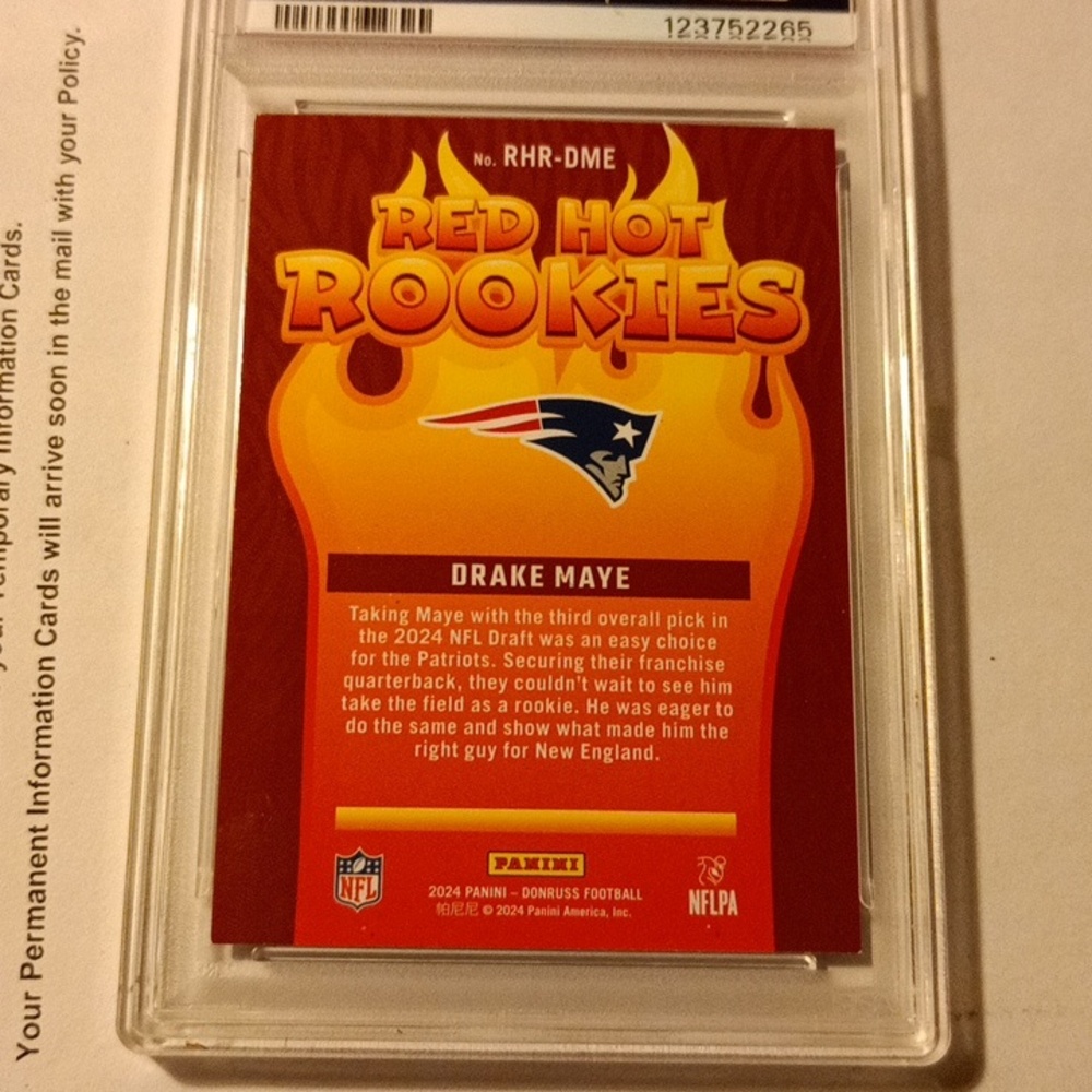 Drake Maye Rookie PSA 8 - Picture 3 of 4